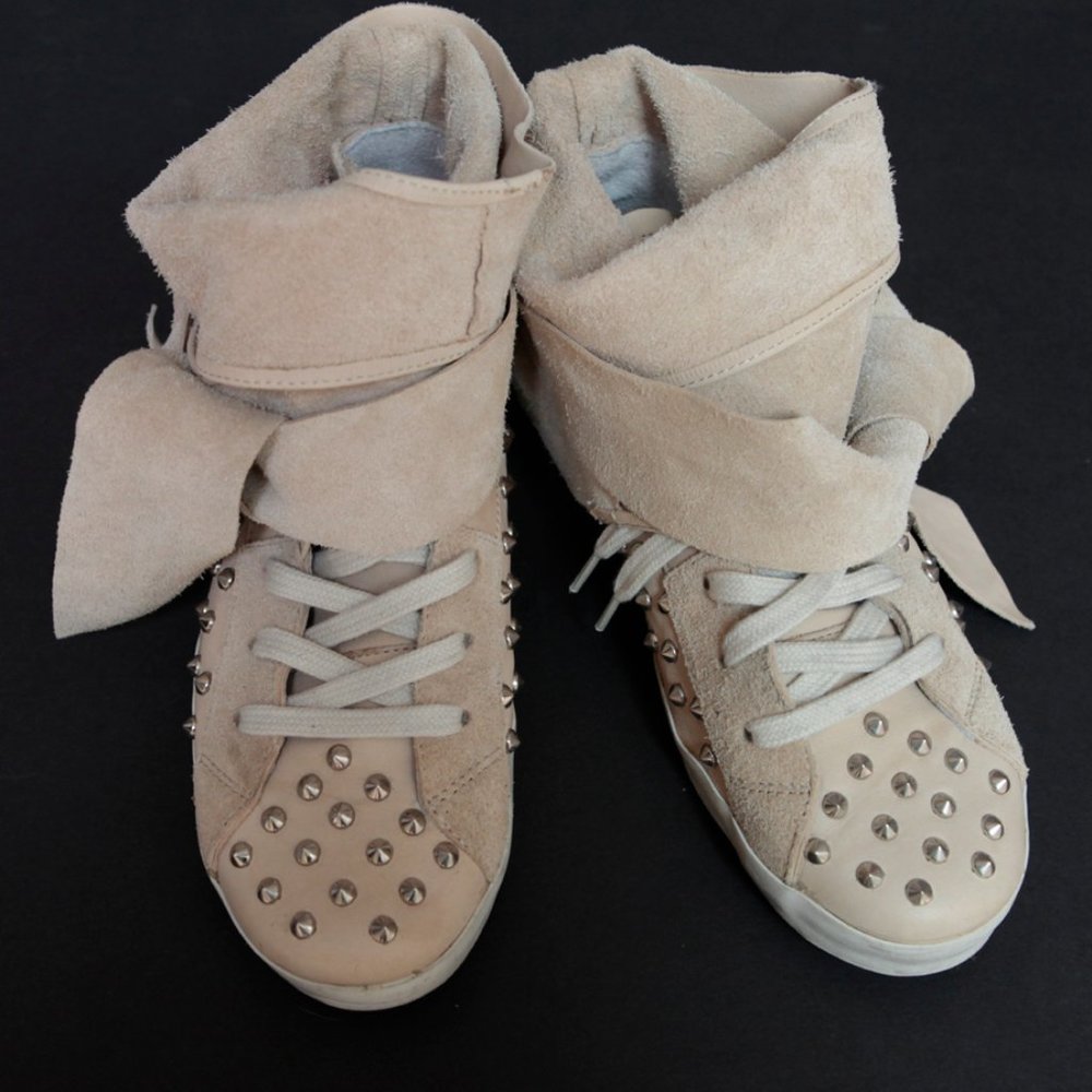 High top sneakers sz. US6/EU36